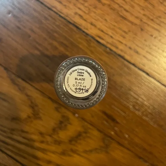 New Beautycounter Limited Edition Lid Glow Cream Shadow “Blaze” - Picture 2 of 3
